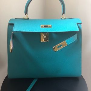 Replica handbag with logo size 28 with a trap no padlock